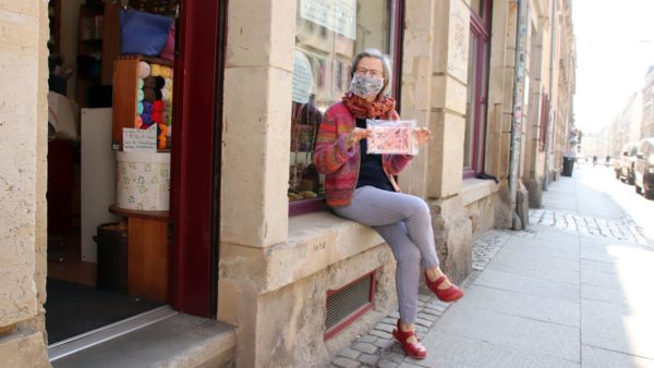 Ute Botta-Engelhardt vor ihrem Laden auf der Görlitzer Straße