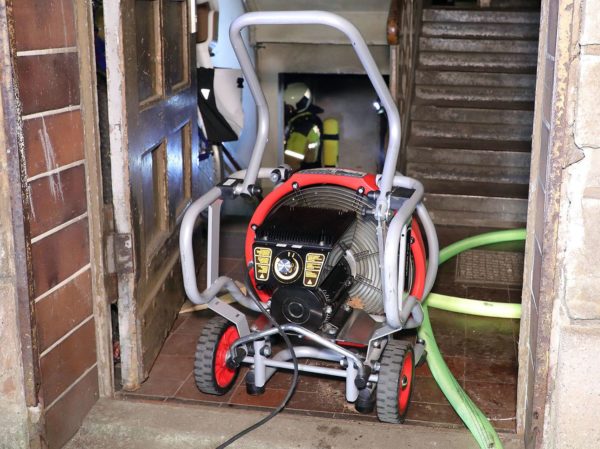 Ein Überdrucklüfter im Einsatz. Foto: Roland Halkasch