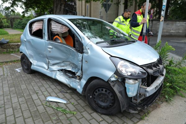 Am Toyota entstand Totalschaden. Foto: Roland Halkasch