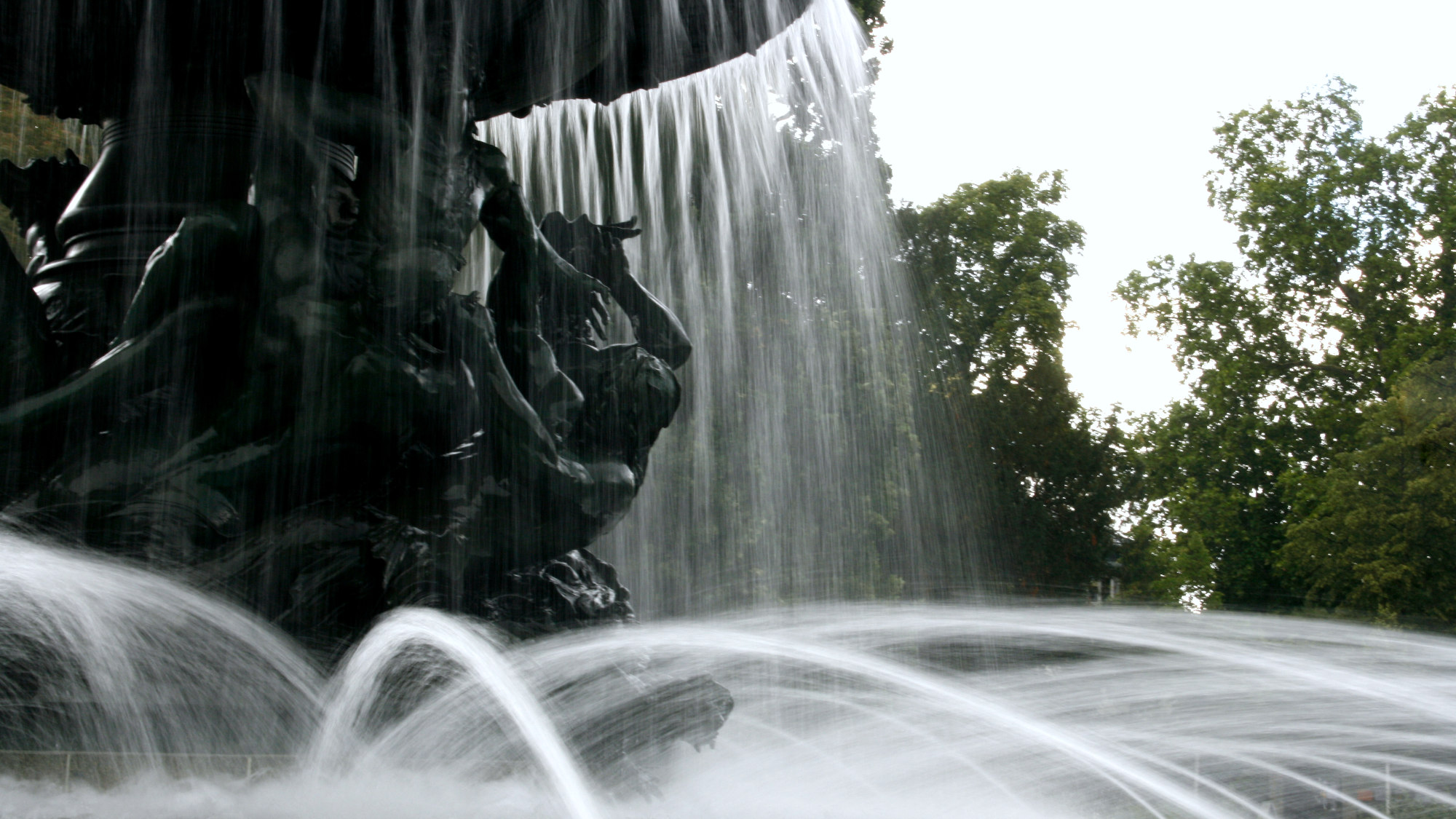 Abkühlung bieten die Stürmische Wogen am Albertplatz - Foto: Archiv Anton Launer