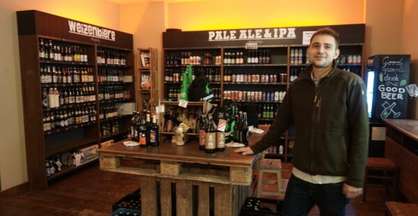 Jakob versorgt die Neustadt auch weiterhin mit exotischen und heimischen Bieren.