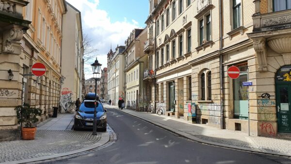 Pulsnitzer Straße: Einfahrt nun auch für Radfahrer verboten.