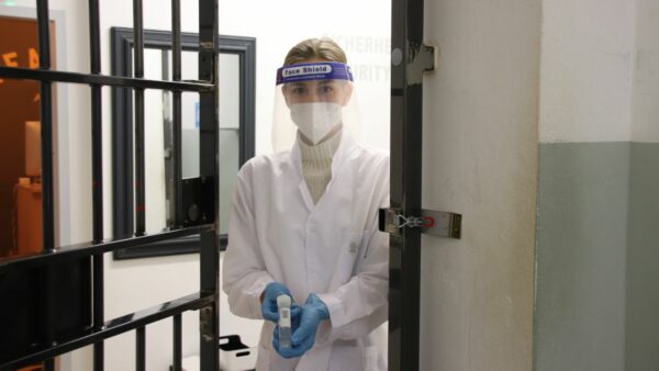 Gurgel-Testen im Knast mit Margit Jespersen