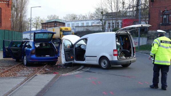 Unfall im Industriegelände. Foto: Roland Halkasch