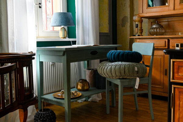 Vorsicht: Sitzen auf zu viele Kissen kann zu Rückenbeschwerden führen - Foto: Anja Schneider