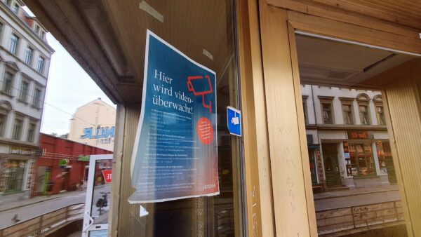 Videoüberwachung im Hausflur an der Alaunstraße