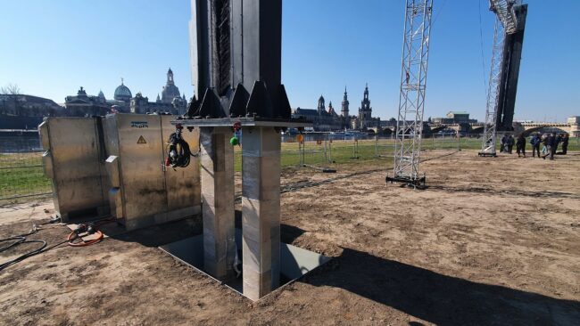 Das tonnenschwere Zwischenstück wird noch eine Verkleidung bekommen.