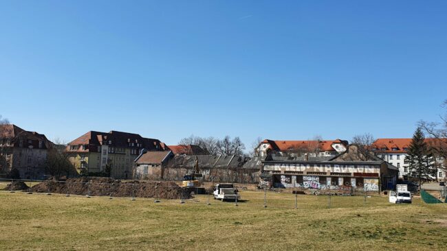 Bagger im Einsatz am Alaunplatz