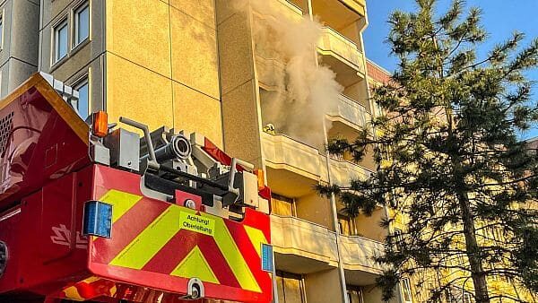 Balkonbrand an der Albertstraße - Foto: Feuerwehr Dresden