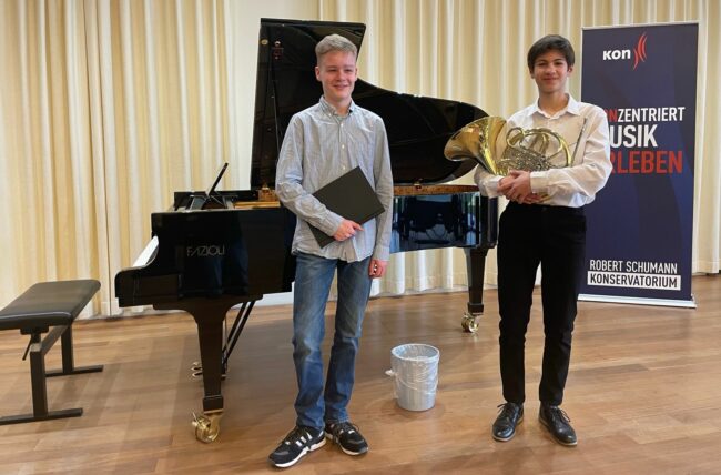 Kyrill Förster (Horn) und Tjelvar Nürnberger (Klavier) nahmen "Mit hervorragendem Erfolg" am Wettbewerb teil.