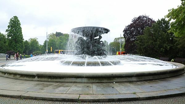 Stürmische Wogen eingeschäumt