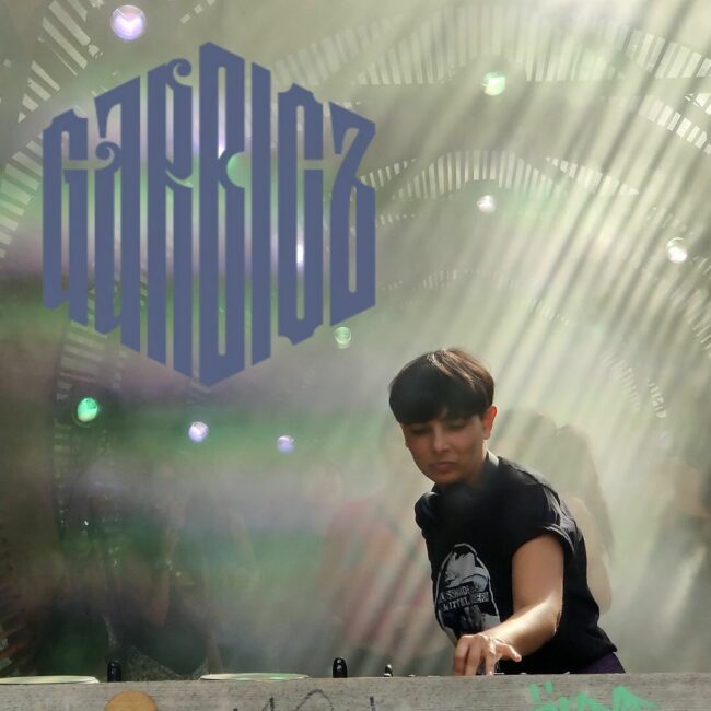 Mila Stern legt bei tanzt.vol.0 in der Museumsküche auf.