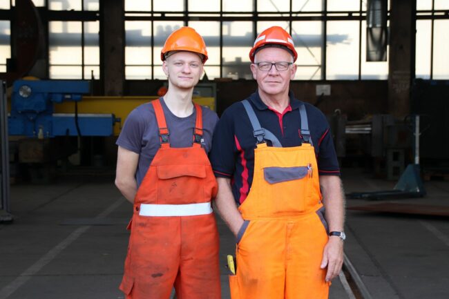 Konstruktionsmechaniker Max Andermann und Werkstattleiter Uwe Träber.