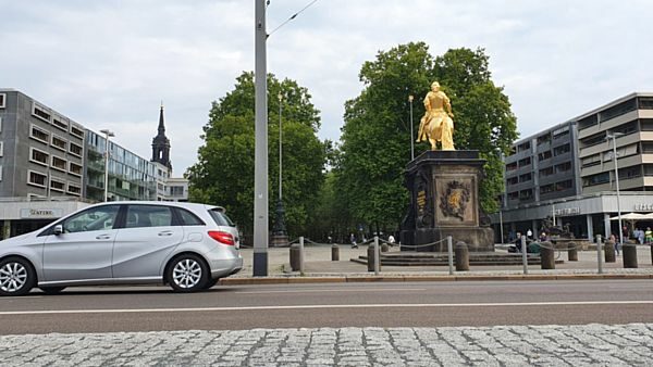 Wie entwickelt sich der Neustädter Markt und die angrenzende Straße?