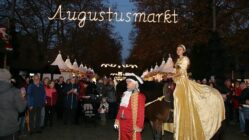 Lila Teddy, goldene Reiterin und Kunst Augustusmarkt ist eröffnet.