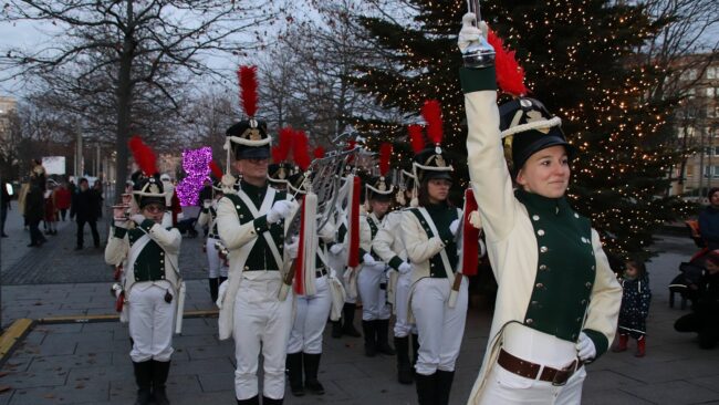 Der Radeberger Spielmannszug begleitete die Goldene Reiterin.