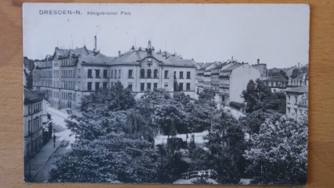 Postkarte mit Blick auf Königsbrücker Platz und die zwei Volksschulen