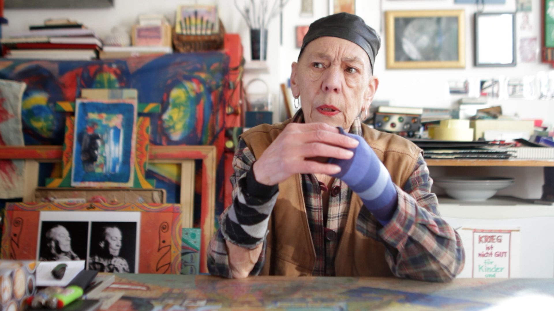 Ingo R 2020 in ihrer Atelier-Wohnung in der Helgolandstraße