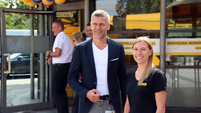 DVB-Personalvorstand Lars Seiffert und Jana Reichelt, Gruppenleiterin Personalbeschaffung