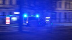 Randalierende Neonazi-Gruppe attackiert Polizeimeldung - Foto: Florian Varga