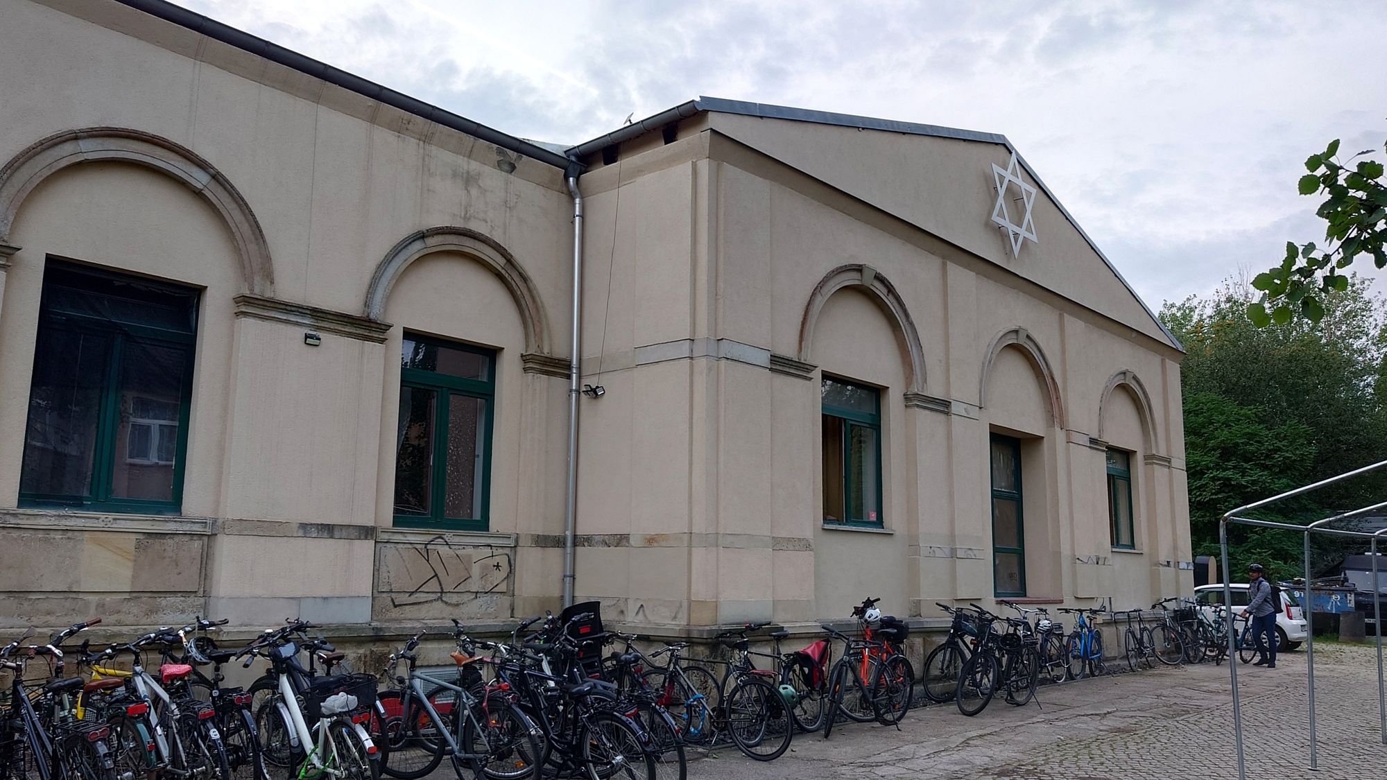 Die Synagoge der Jüdischen Kultusgemeinde auf dem Gelände am Alten Leipziger Bahnhof - Foto: Anton Launer