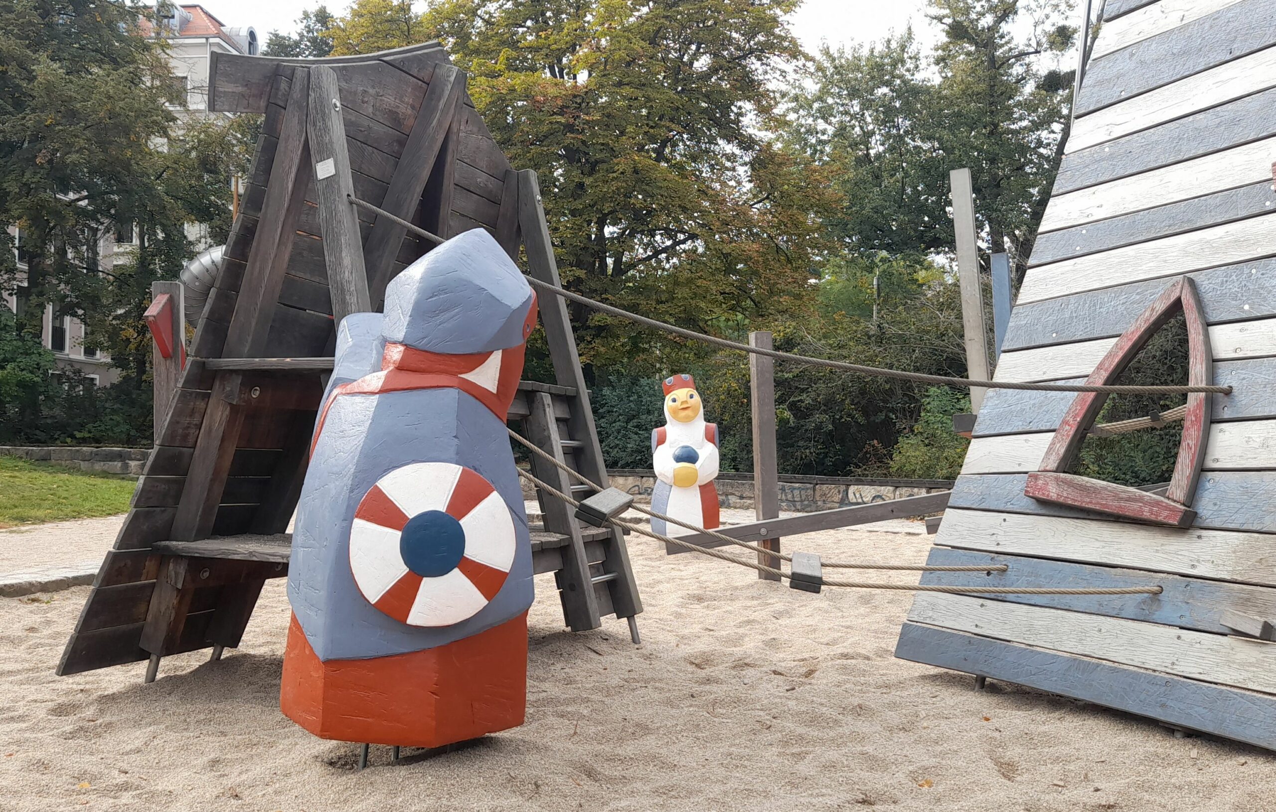 Das Burgfräulein scheint nicht abgeneigt.