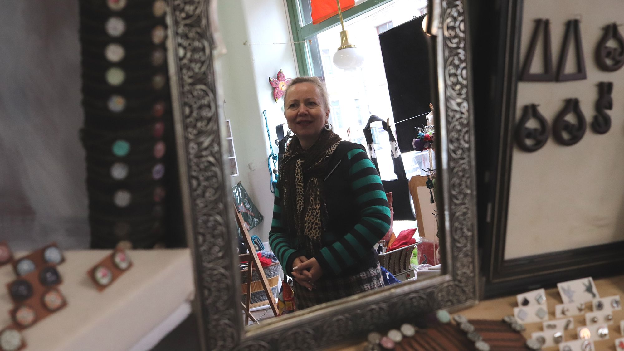 Ausstellungseröffnung in "Stichelei und Mitbringsel"