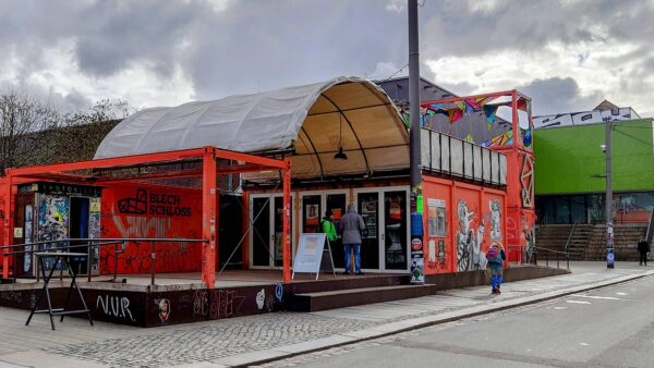 Das Blechschloss vor der Scheune. Foto: Archiv Anton Launer