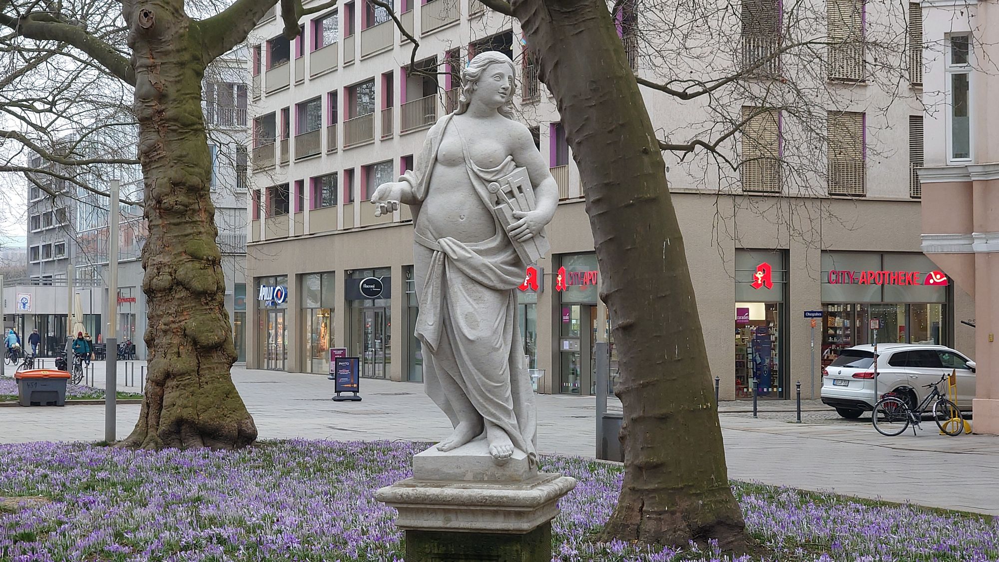 Die Architektur hat der Bildhauer Marcus Faust geschaffen. Foto: Anton Launer