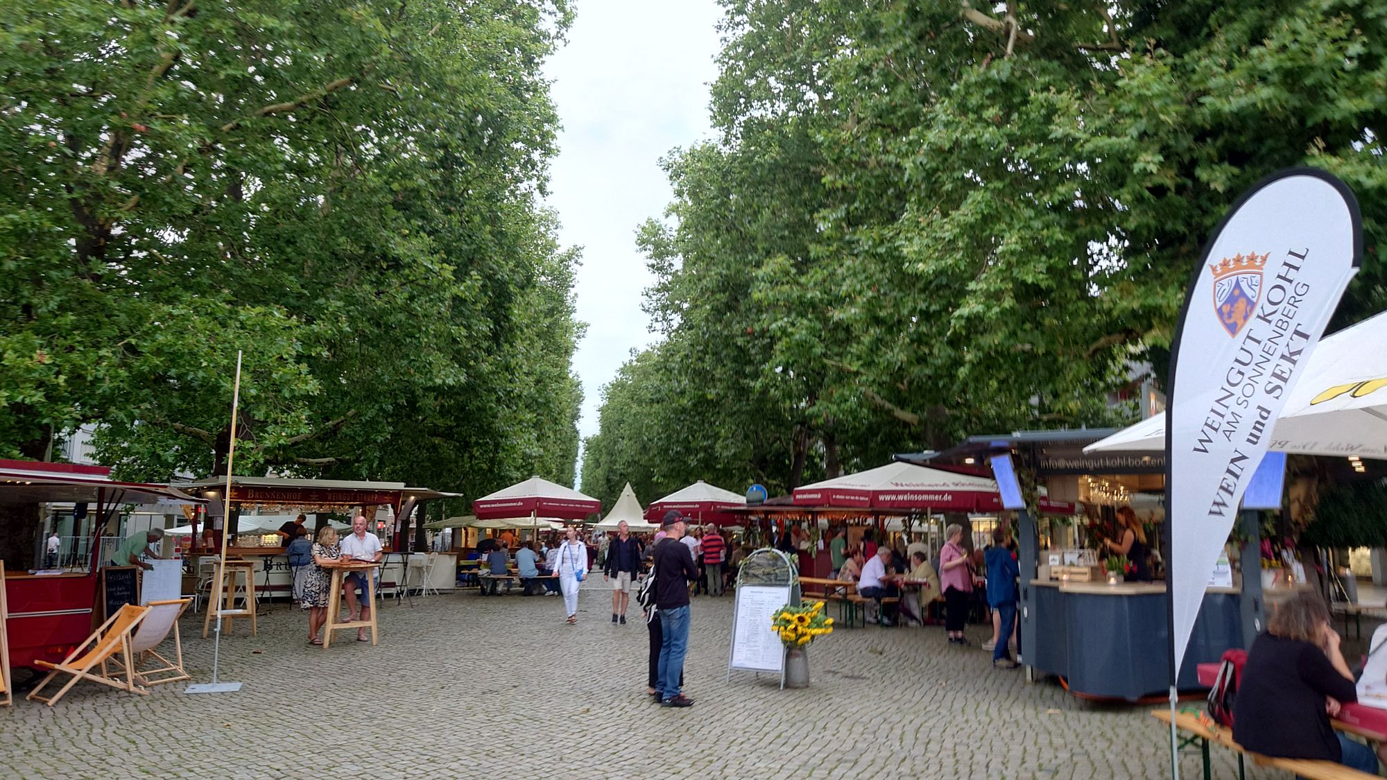 Weinsommer auf der Hauptstraße - Foto: Archiv Anton Launer