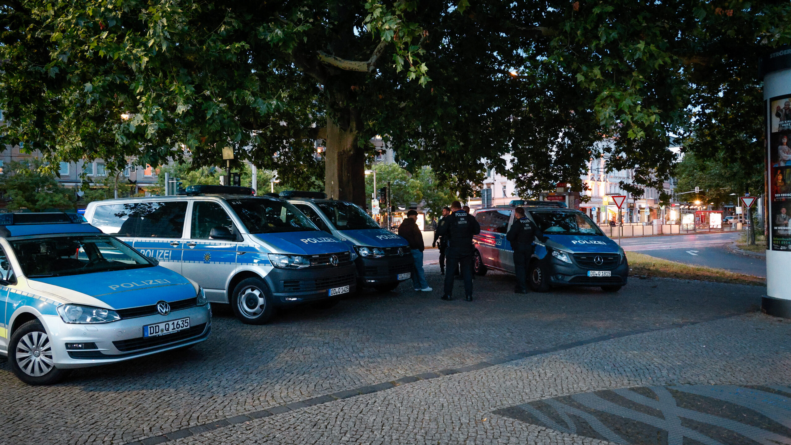Gegen 21.30 Uhr konnten Beamte der Polizei einen von zwei Tatverdächtigen stellen.