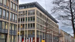 Sitzung des Rats des Stadtbezirks am Montag In diesem Haus zwischen Hoyerswerdaer und Glacisstraße befindet sich das Stadtbezirksamt. In der Regel einmal im Monat treffen sich hier die Stadtbezirksbeiräte zur Sitzung. Foto: Anton Launer