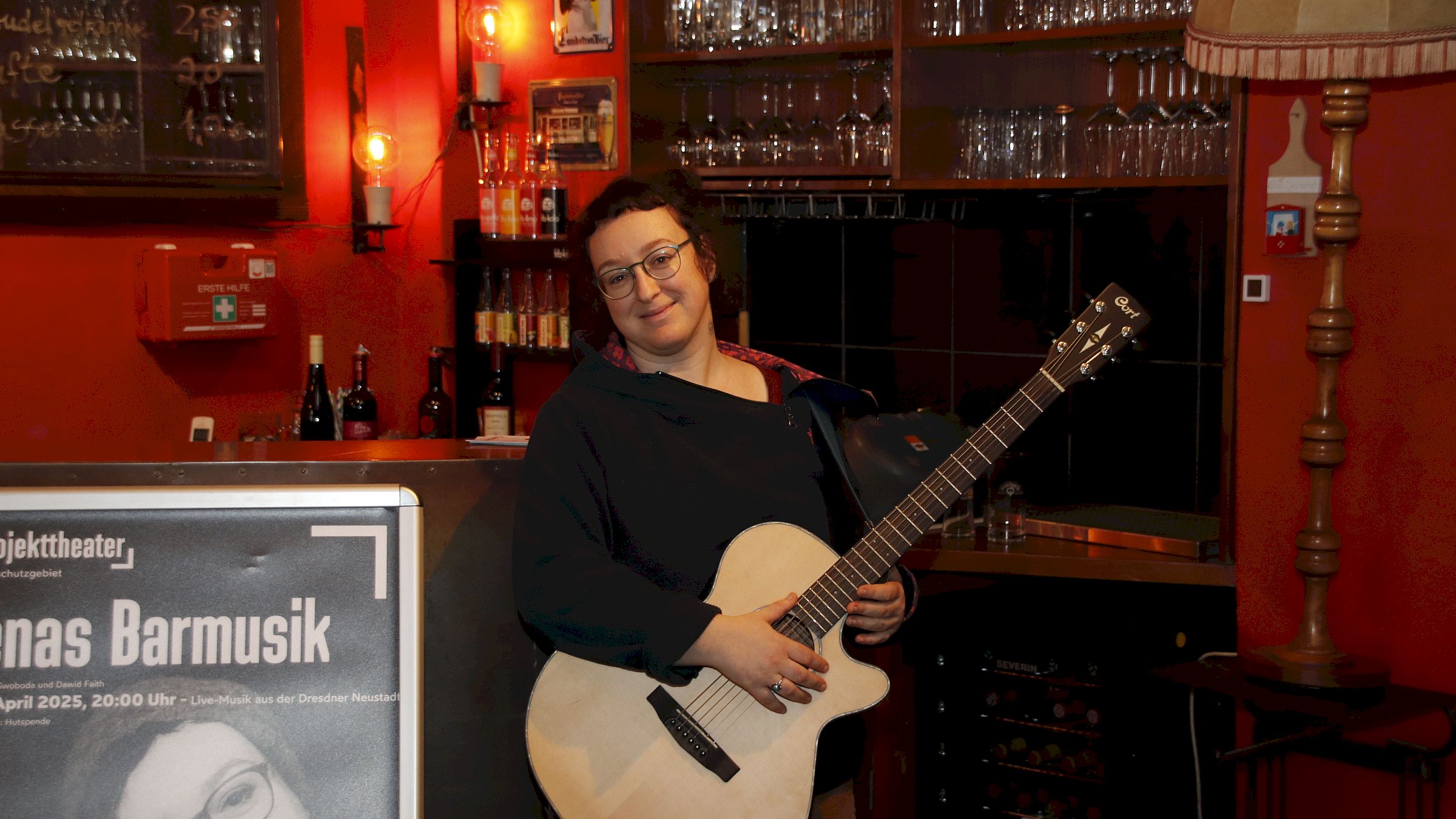 Am 1. April im Kulturschutzgebiet des Projekttheaters - Lenas Barmusik - Foto: Anton Launer