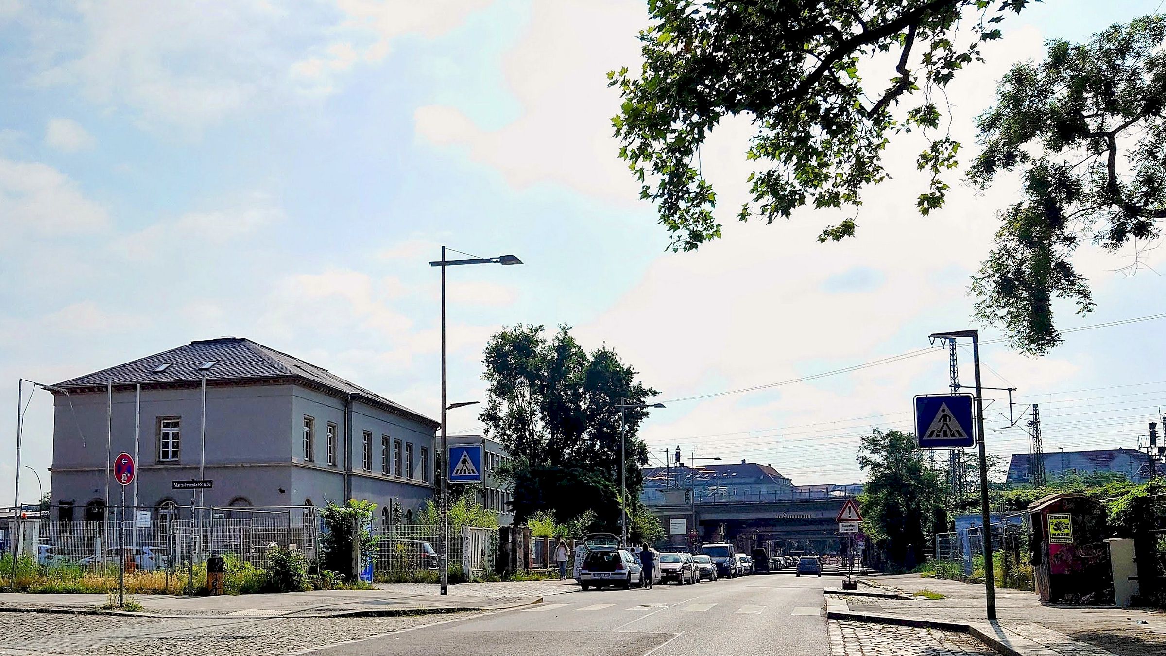 Auf der Lößnitzstraße gibt es in Höhe der Martha-Fraenkel-Straße bereits seit vergangenem Jahr einen Zebratreifen. Foto: Archiv Anton Launer