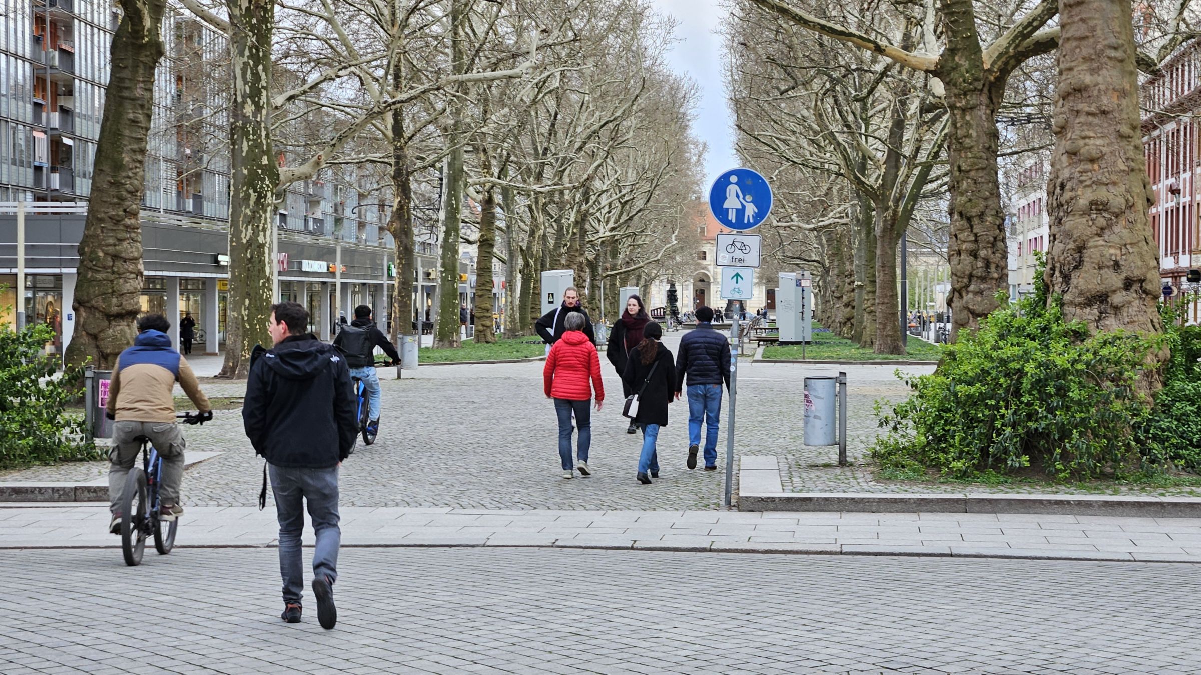 Radfahrer auf der Hauptstraße - Foto: Archiv Anton Launer