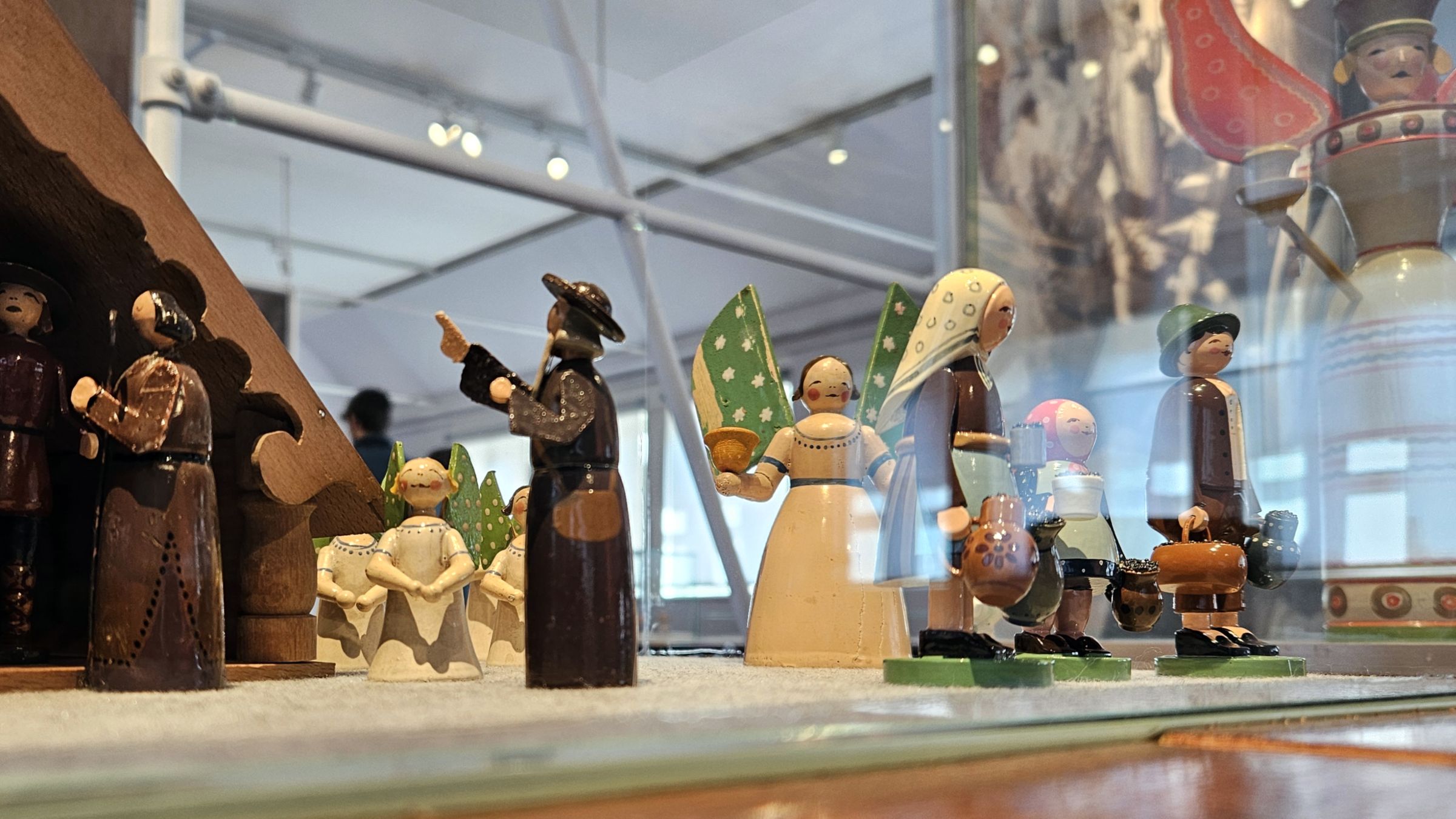 Erzgebirgische Männel im Jägerhof - Foto: Anton Launer