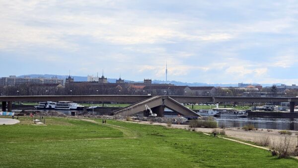 Die eingestürzte Carolabrücke in Dresden - Foto: Anton Launer