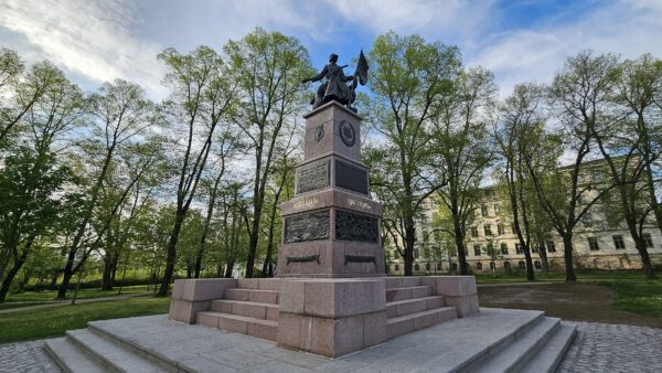 Das Sowjetische Ehrenmal am Olbrichtplatz - Foto: Anton Launer