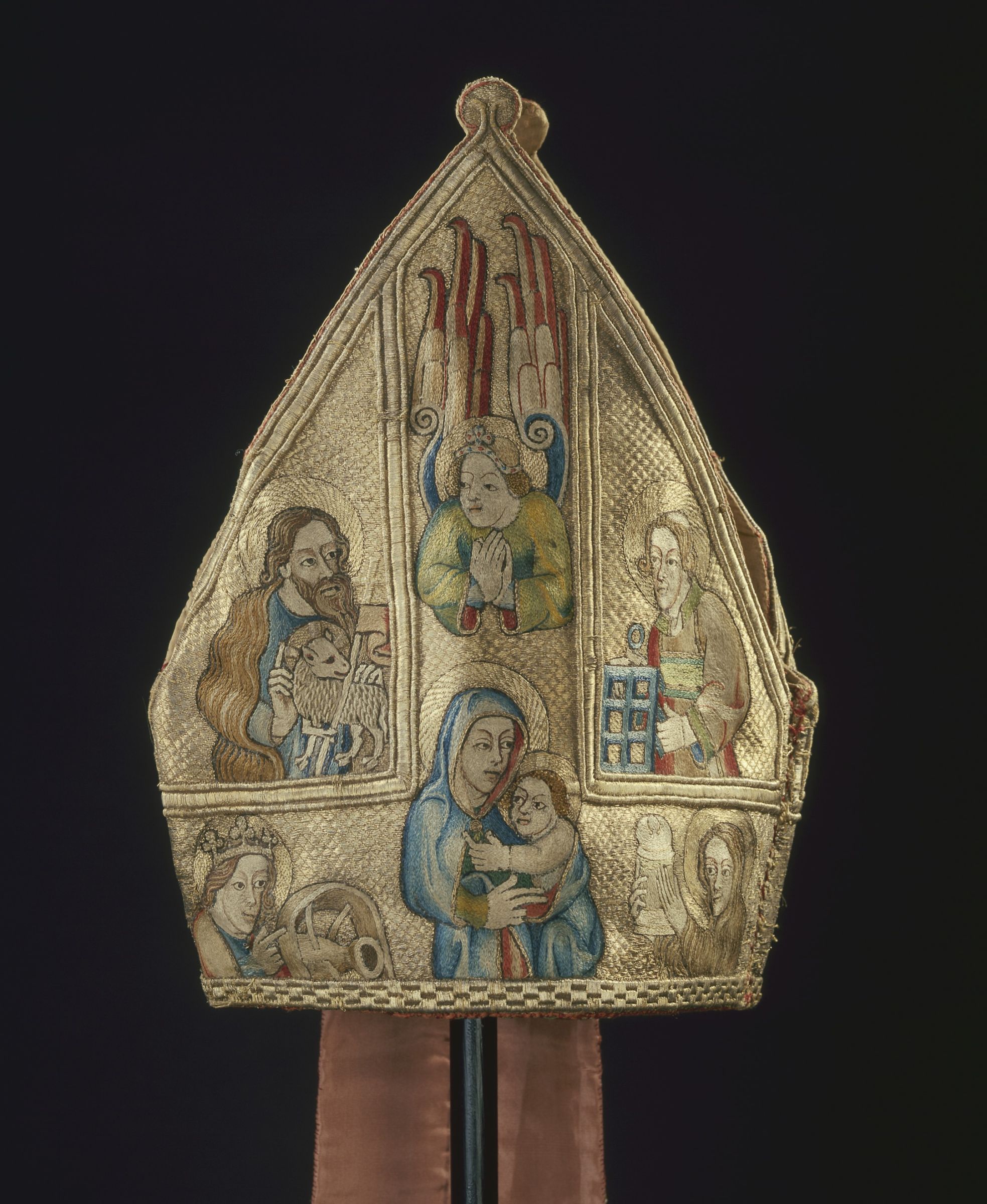 Mitra des Merseburger Bischofs Friedrich II. von Hoym - Unbekannte Stickereiwerkstatt Prag - Bildstickerei auf Leinen, 1360-1370 Foto: Rüstkammer, SKD, Elke Estel