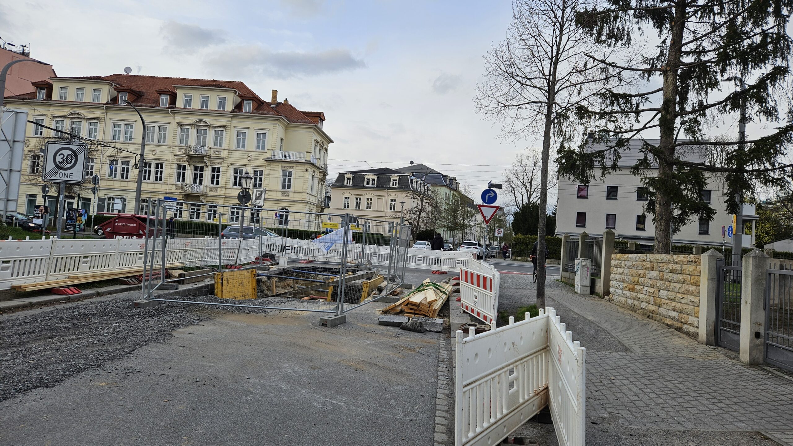 Erna-Berger-Straße teilweise gesperrt. Foto: Anton Launer 