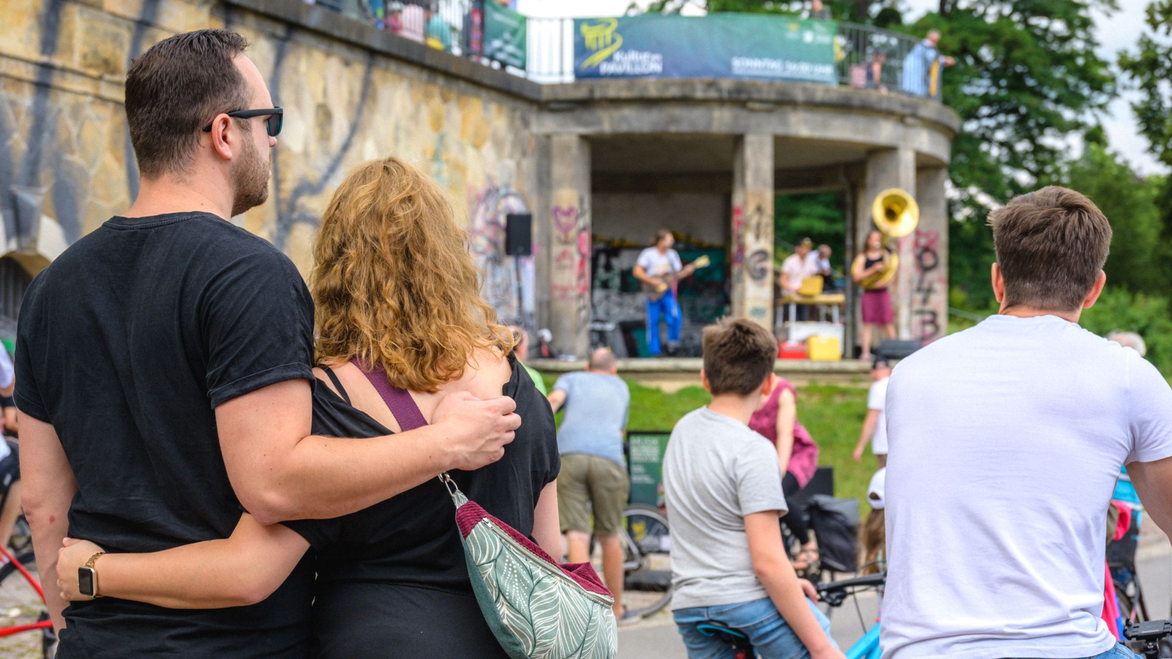 Jeden Sonntag direkt neben der Albertbrücke: Kultur am Pavillon - Foto: Ryke Waltz Studios