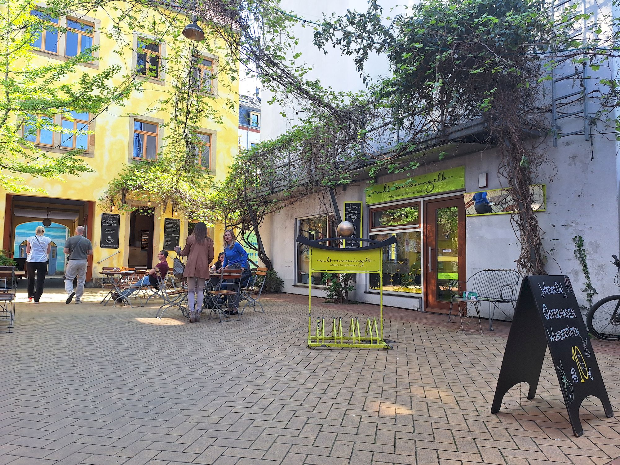 Einer dieser Sommertage in der Kunsthofpassage.