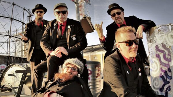 Eläkeläiset spielen in der Tante Ju - Foto: PR/Timo Isoaho