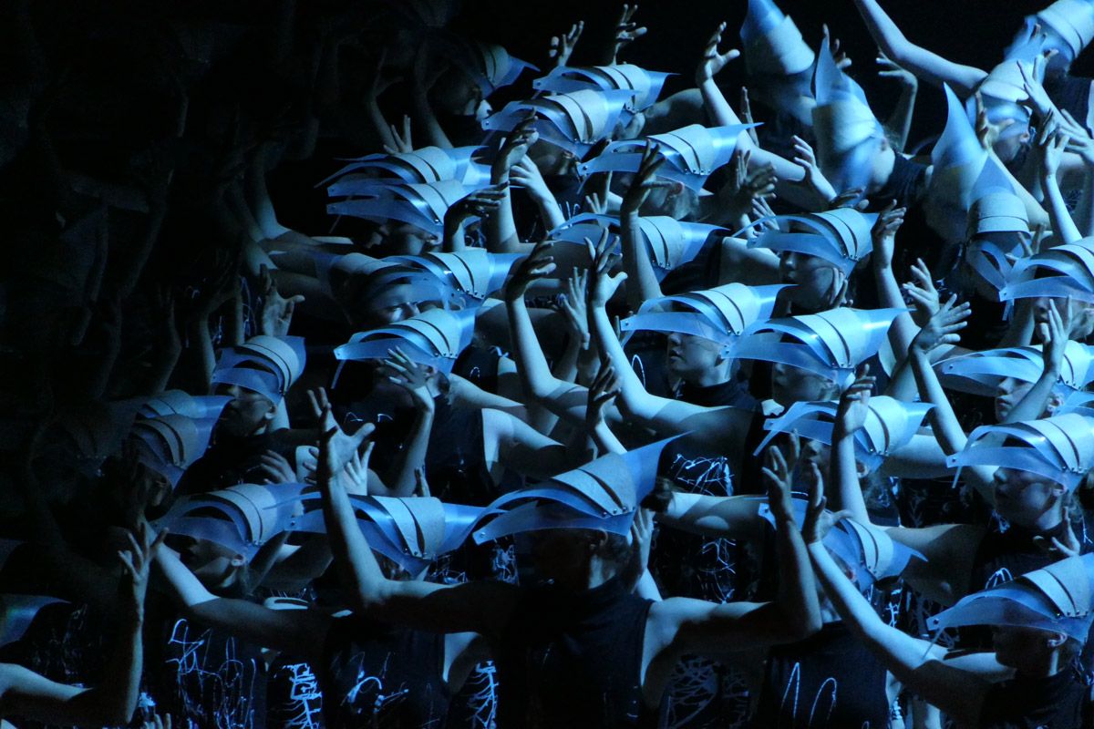 Tänzerinnen und Tänzer des Heinrich-Schütz-Konservatoriums treten im Festspielhaus Hellerau auf - Foto: Bernd Bolitschew