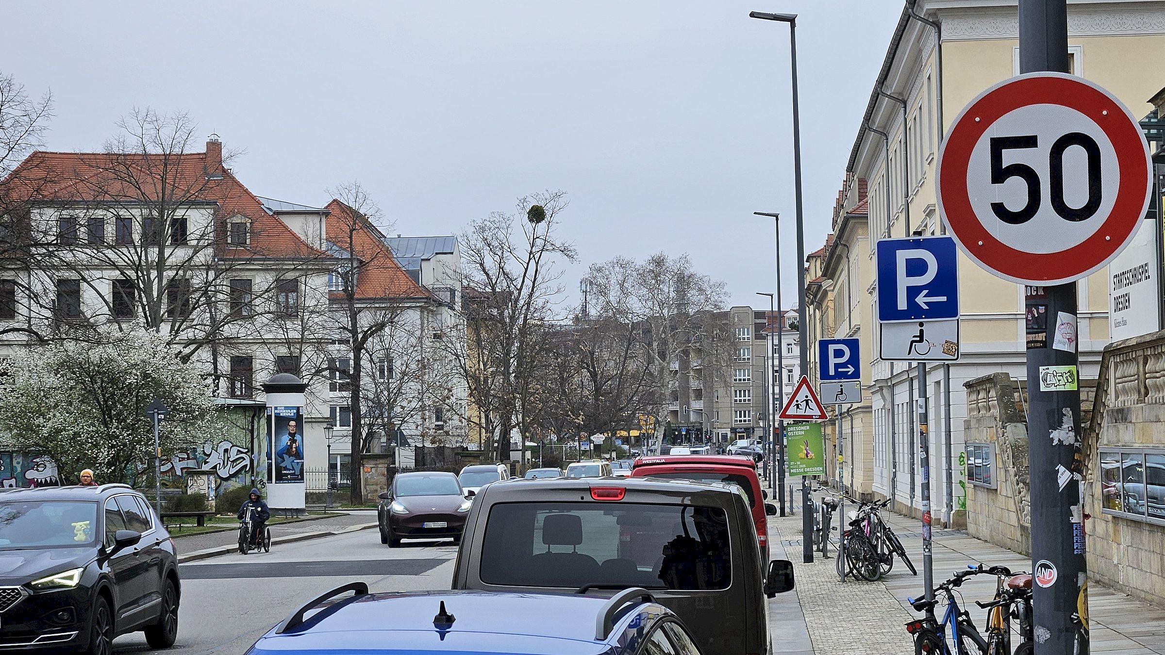 Viel Verkehr auf der Glacisstraße - Foto: Archiv Anton Launer