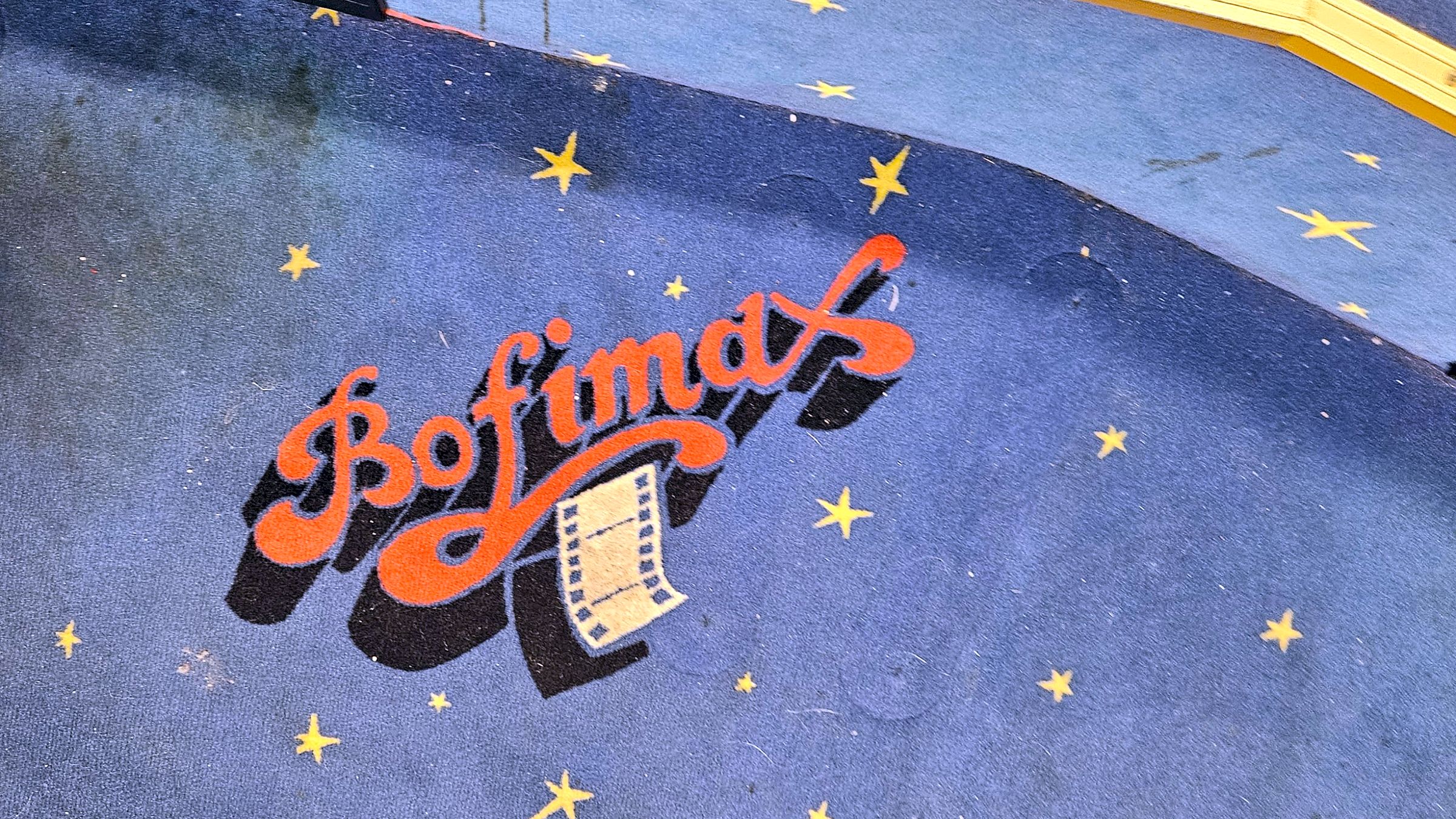 Der alte Teppich ist nun raus. Foto: Archiv/Anton Launer