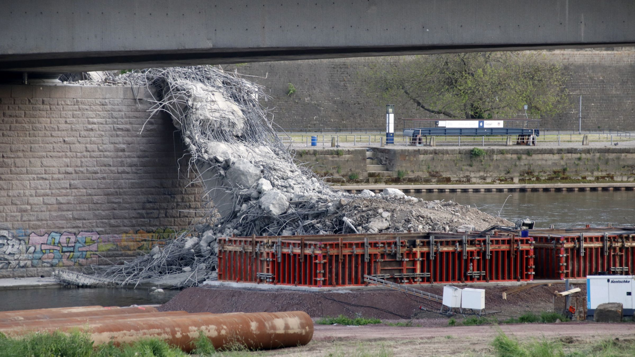 Das wilde Geflecht aus Stahldrähten und Beton ist deutlich weniger geworden. Foto: Anton Launer