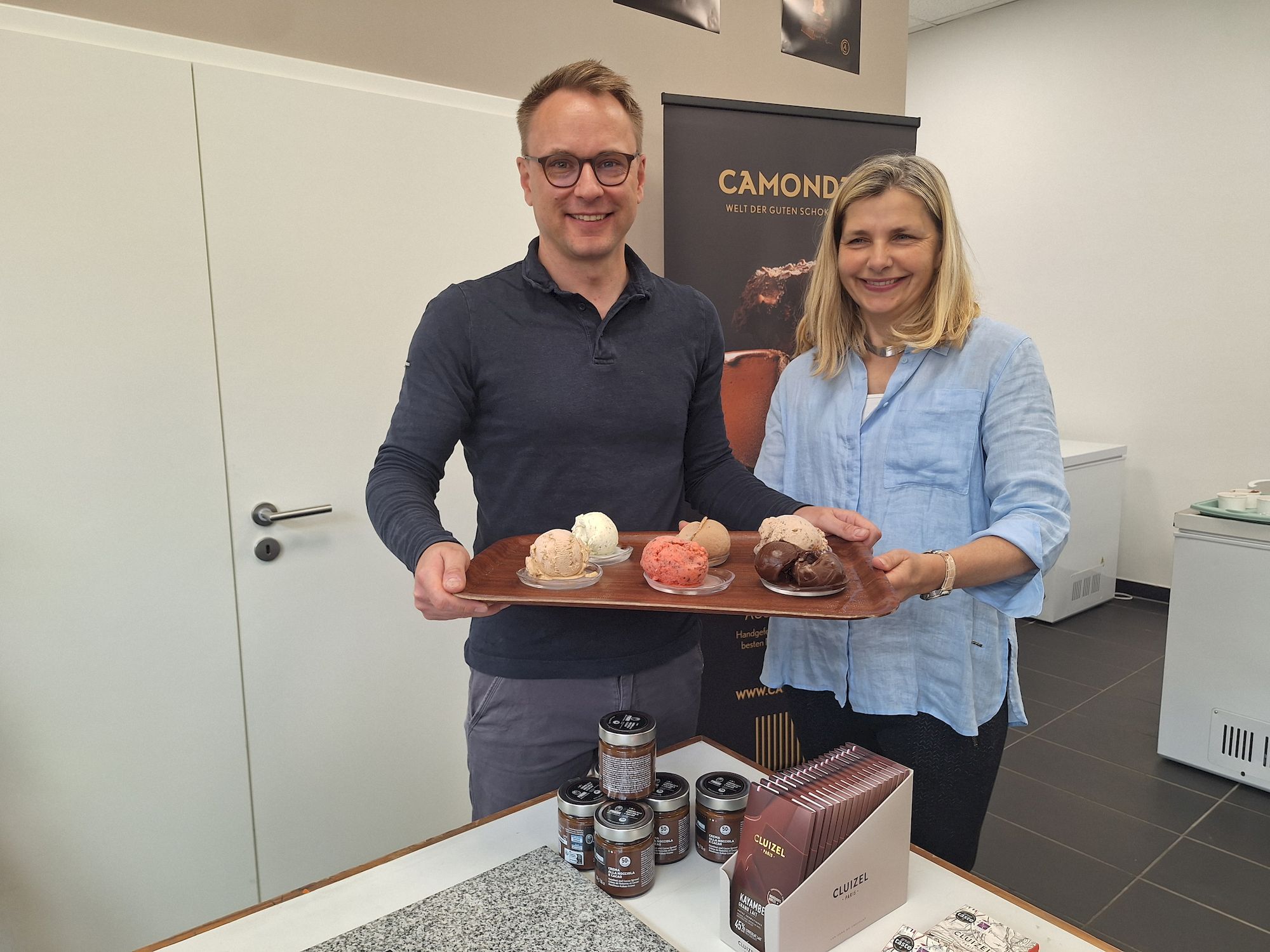 Sie leiten die Camondas-Werkstatt mit angeschlossenem Eis-Verkauf auf der Bautzner Straße Alexander Lindner und Kerstin Schaffer - Foto: Jakub Gawlik