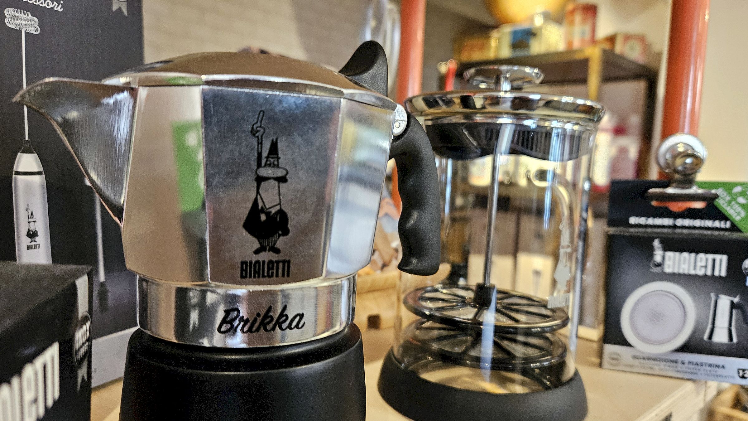 Wer auf den Kaffee-Geschmack gekommen ist, findet im House for Coffee das nötige Zubehör. Foto: Anton Launer