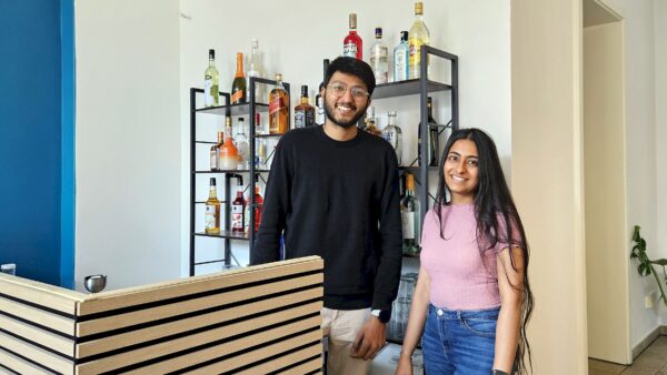 Riya Damani und Saj Padhiar haben das Yummy Tummy auf der Bautzner Straße eröffnet. Foto: Anton Launer